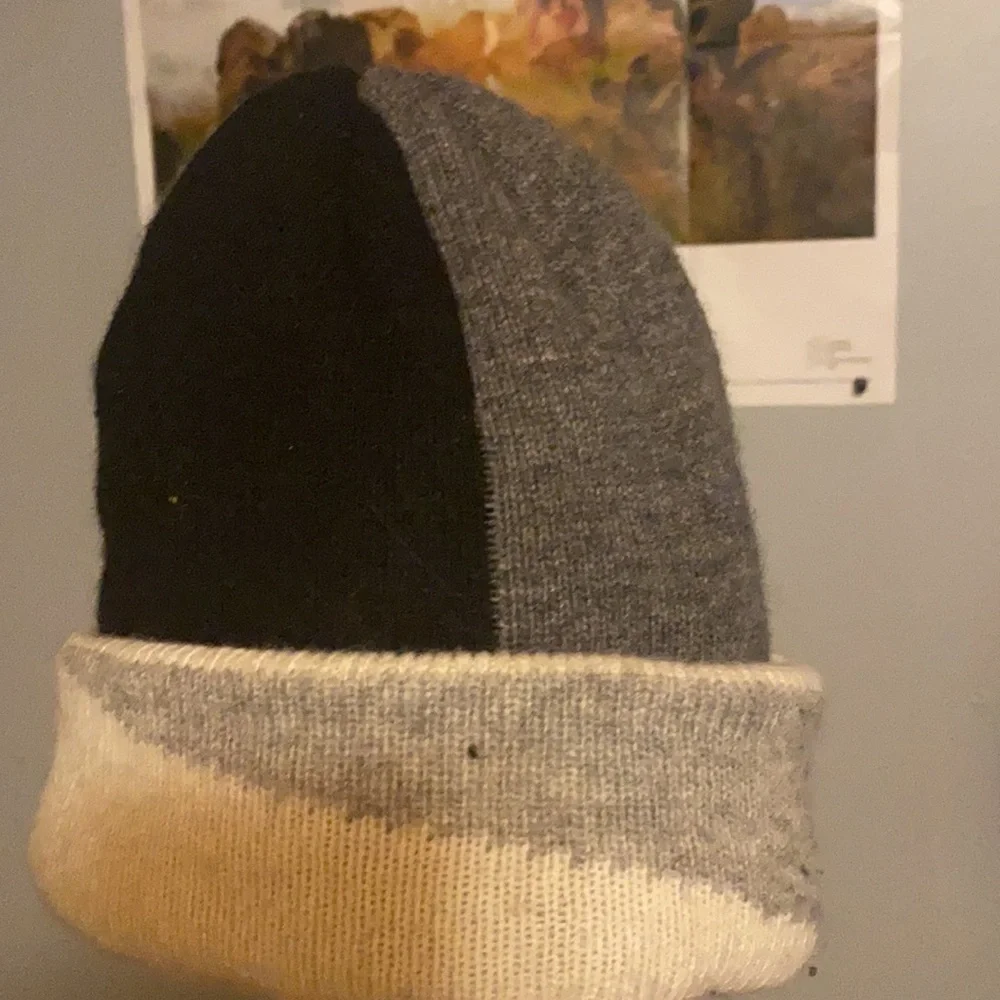 Praying Rabbit beanie - Picture 2 of 2